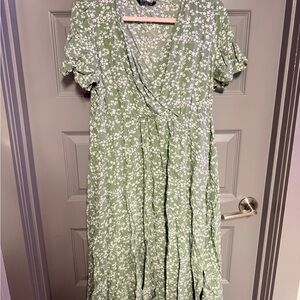 BloomChic Green Floral Midi Dress